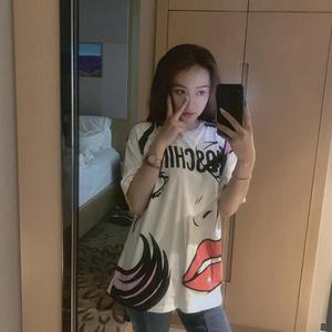 美女露大胸性教育
